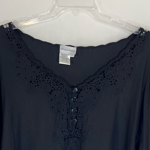 Soft Surroundings 1x Rayon Eyelet Top - Picture 4 of 8